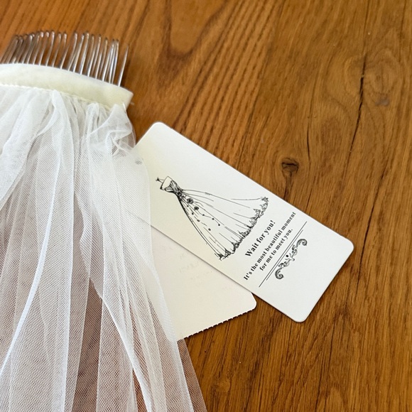 NWT Short Single Layer Ivory Tulle Wedding Veil - Picture 2 of 7